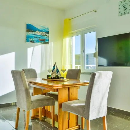 Did Ive Apartment Sibinj Krmpotski